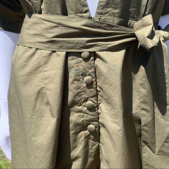 💋NWT Lovers + Friends Plunging Utility Short Romper - Picture 10 of 15